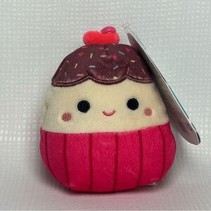 NWT Elpha Cupcake Clip On Keychain Squishmallows Heart Love Birthday